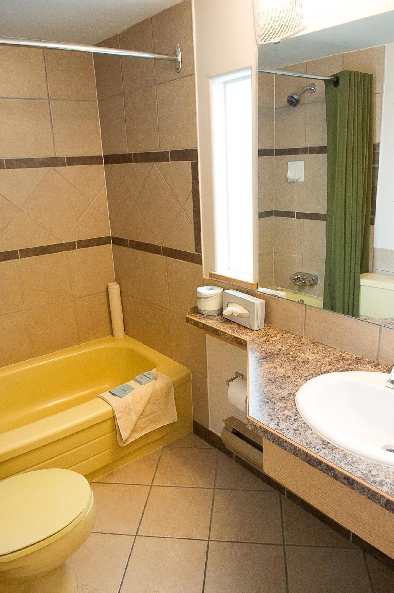 Motel Bavaria Radium Hot Springs Zewnętrze zdjęcie