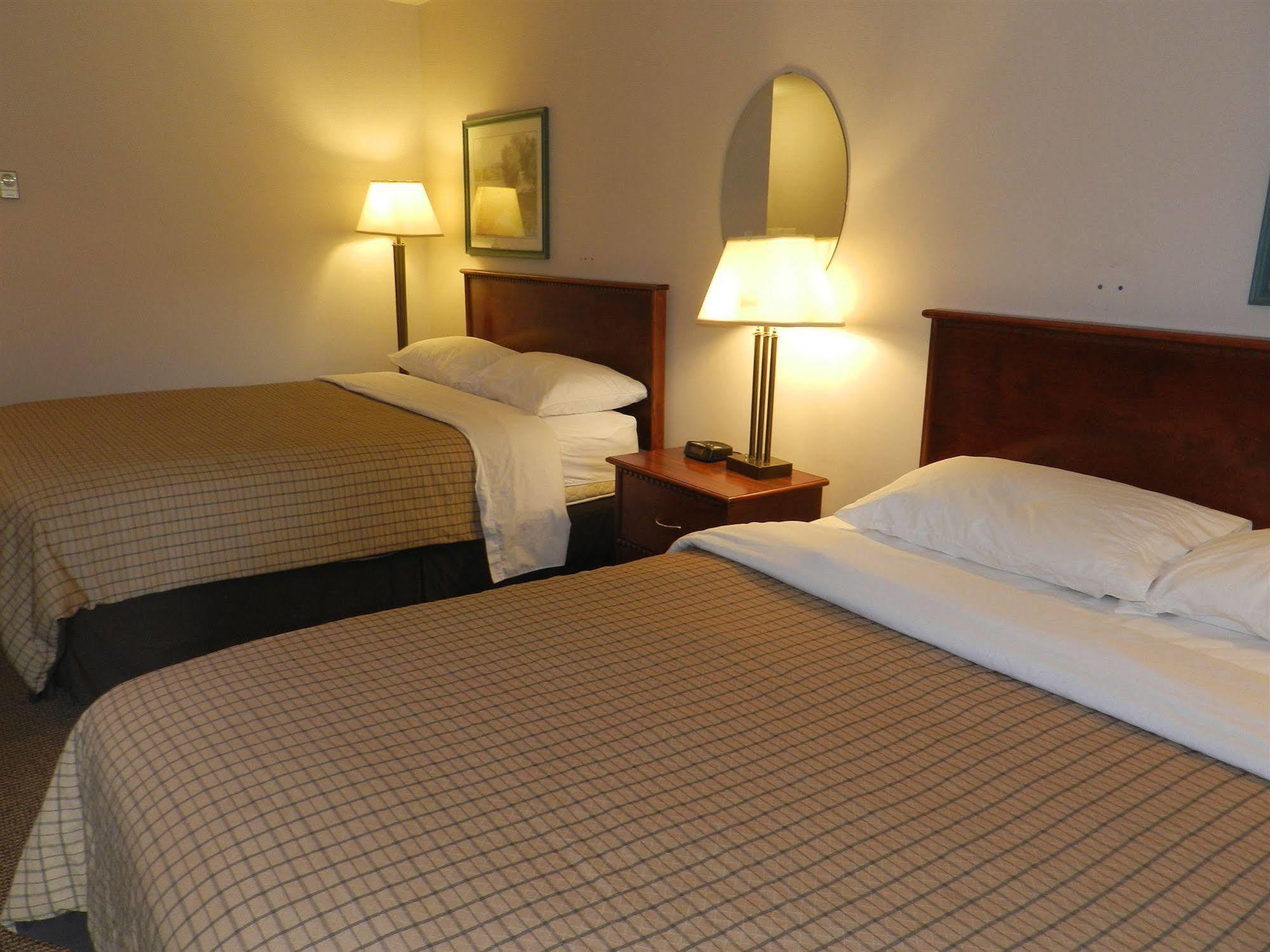 Motel Bavaria Radium Hot Springs Zewnętrze zdjęcie