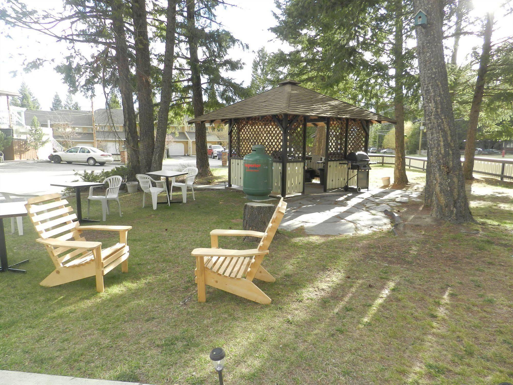 Motel Bavaria Radium Hot Springs Zewnętrze zdjęcie