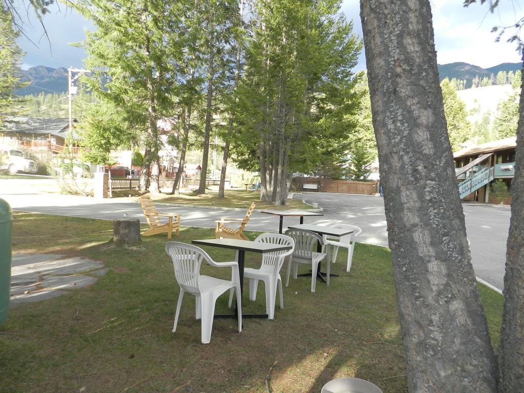 Motel Bavaria Radium Hot Springs Zewnętrze zdjęcie